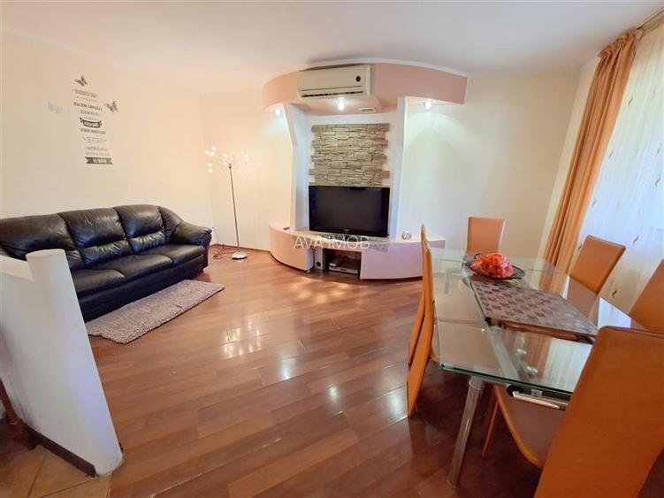 Apartamnet 3 decomandate, etaj 2, cu 2 bai, centrala, zona Ura - 23