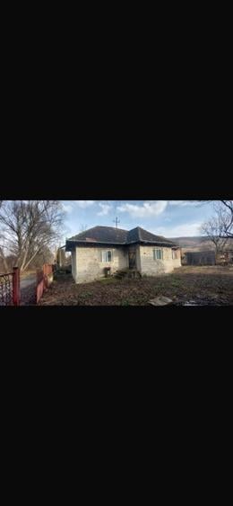 Casa demolabila Faureni, 2600 mp teren