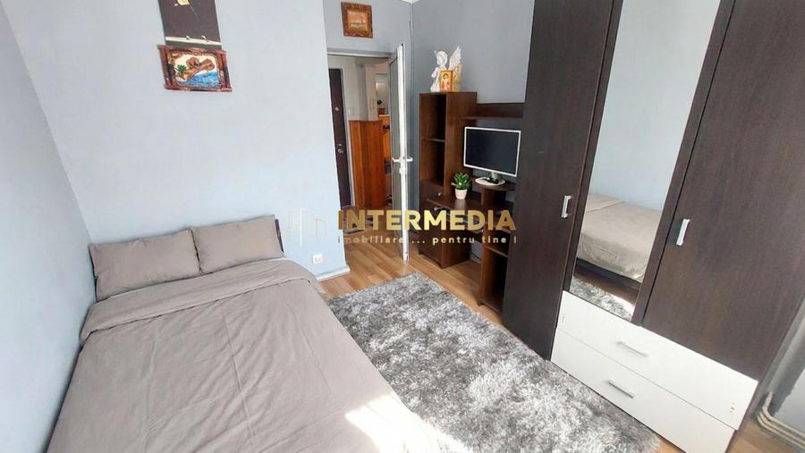 Apartament 4 camere decomandat Cetate 2 bai 90 mp cu balcon pivnita si parcare!