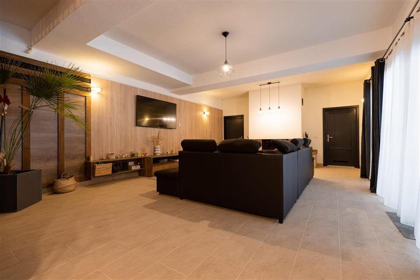 Exclusivitate! VILA PREMIUM CU DESCHIDERE LA LAC MOGOSA