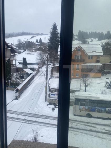 Pensiune la roșu de vanzare, 18 camere, 726 mp, zona Vatra Dornei
