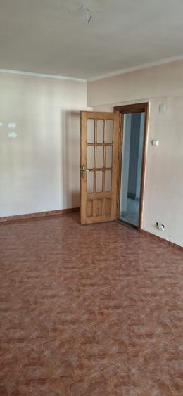 Apartament 3 camere, zona Brailei, decomandat, etajul 1/3, SU=76 mp.