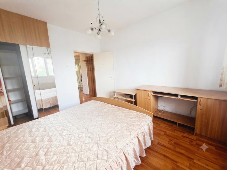 Vand apartament 3 camere cu 2 bai zona Astra, aer conditionat, 2 locuri parcare