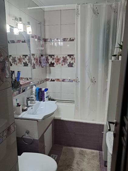 Vand apartament 3 camere