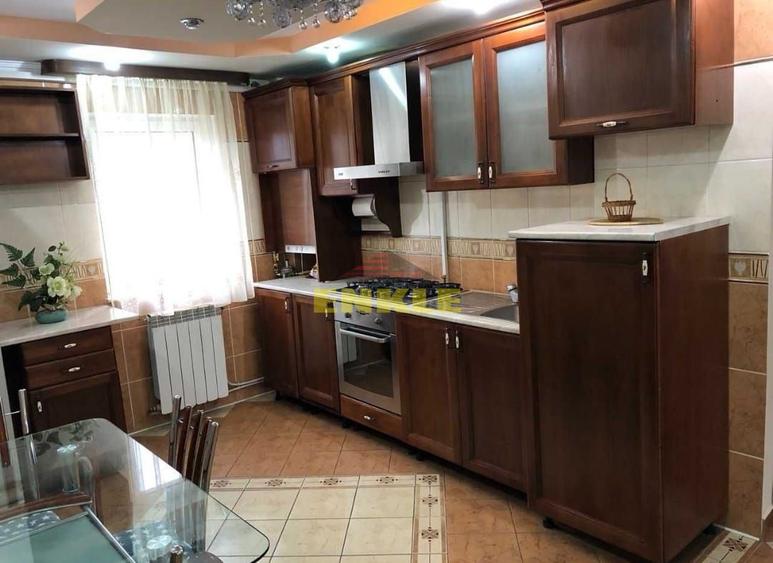 De închiriat apartament 4 camere, zona Marchian