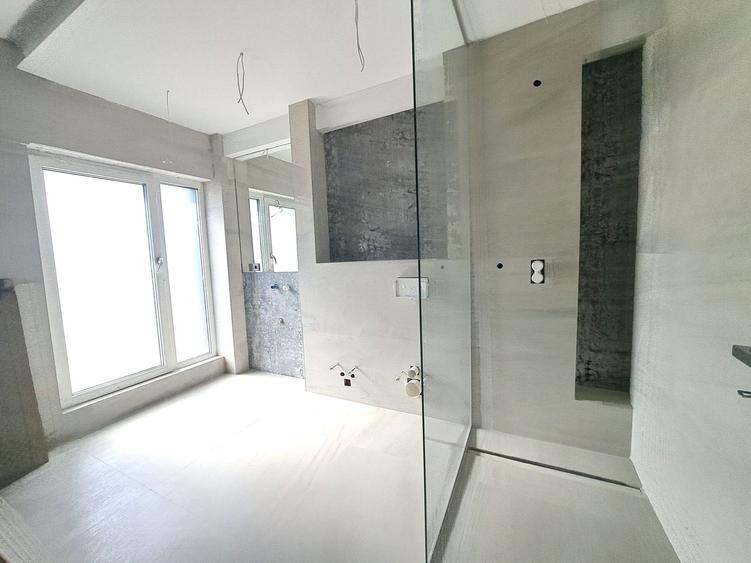 Casa cu piscina interioara si priveliste catre Cetatea Cisnadioarei