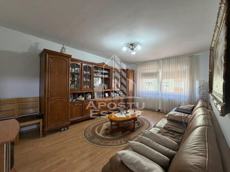 Apartament cu 3 camere, garaj, de vanzare, zona Plavat I I,Timisoara