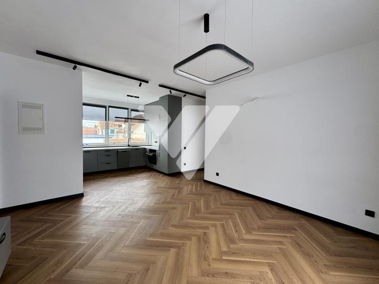 Apartament NOU 3 camere etaj 2, decomandat, 2 locuri parcare Turnisor