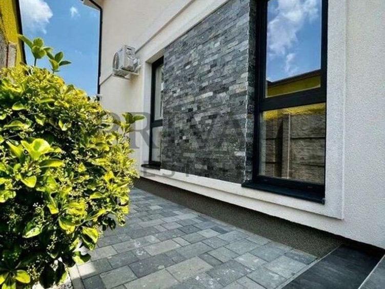 1/2 Duplex 124 mp utili + 330 curte. Dormitor parter,Bucatarie închisă