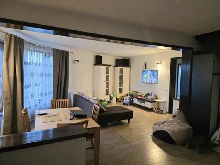 Apartament 4 camere DECOMANDAT, curte 400 mp, LOC PARCARE INCLUS, zona Horpaz