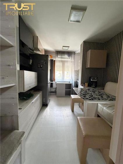 3 camere l 2 bai l Intre Lacuri l Parcare