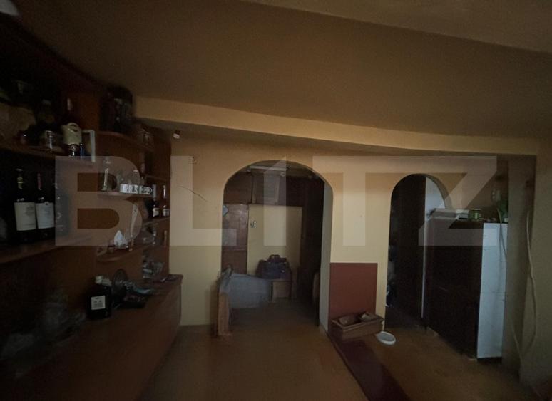 Casa de vanzare, 37 mp, teren 515 mp, zona Titulescu - Semicentral