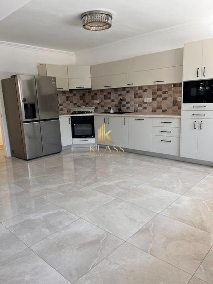 Vila individuala 4 camere, teren 1000 mp, 4 cam, 5 bai, curte, parcari, Pipera