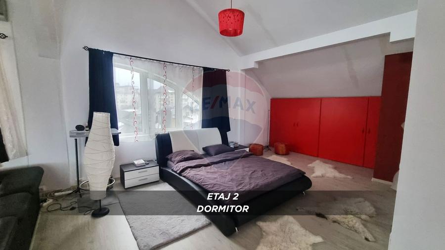Casă / Vilă cu 10 camere de vânzare în SIGHETUL MARMATIEI zona Central
