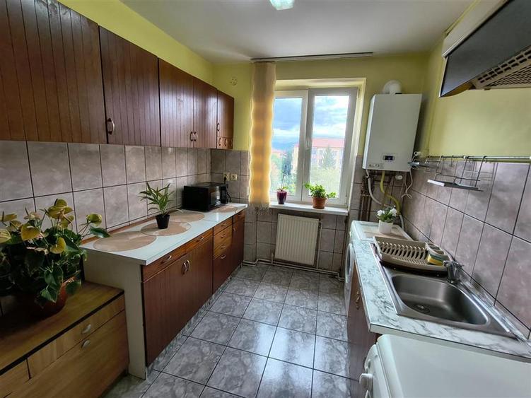 Apartament 2 camere balcon zona Cedonia