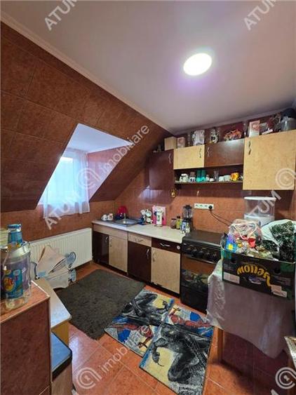Apartament cu 3 camere decomandate la casa cu curte zona Trei Stejari
