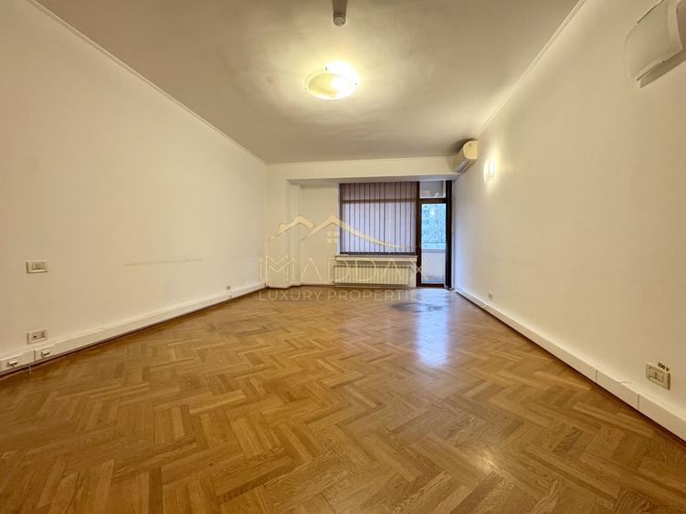Vila centrala cu 13 camere *460mpu* + garaj // Dorobanți