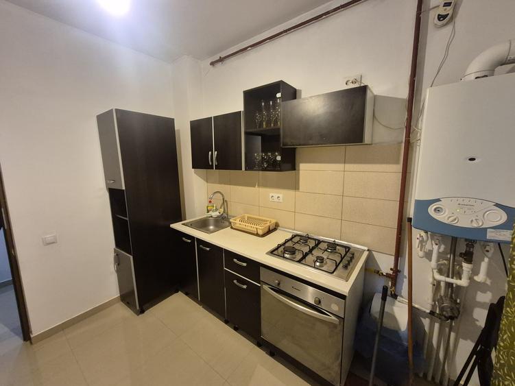 Apartament 2 camere decomandat | Bucătărie închisă mobilată | Parcare inclusă |