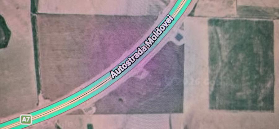 Vand 28 ha ,teren arabil, extravilan , cu deschidere la A-7