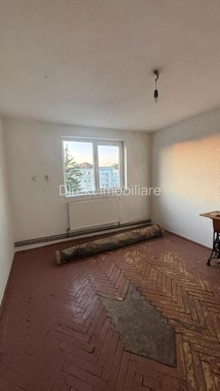 Apartament 2 camere , zona Decebal - 4