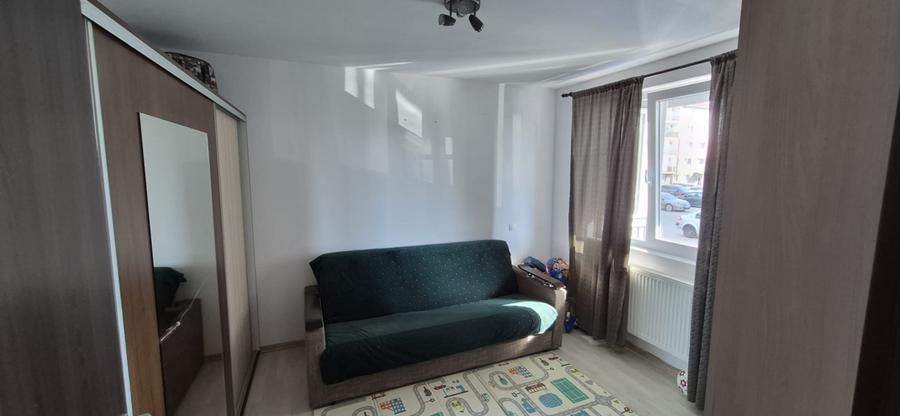 Apartament 3 camere, zona Subcteate