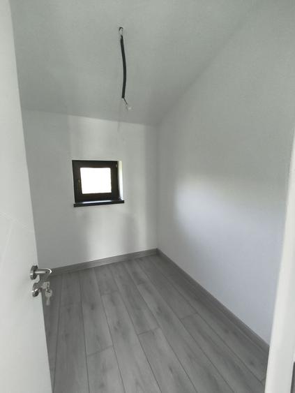 Casa noua la gata in Viile Noi, 4 camere, 3 bai, beci, 2 balcoane.