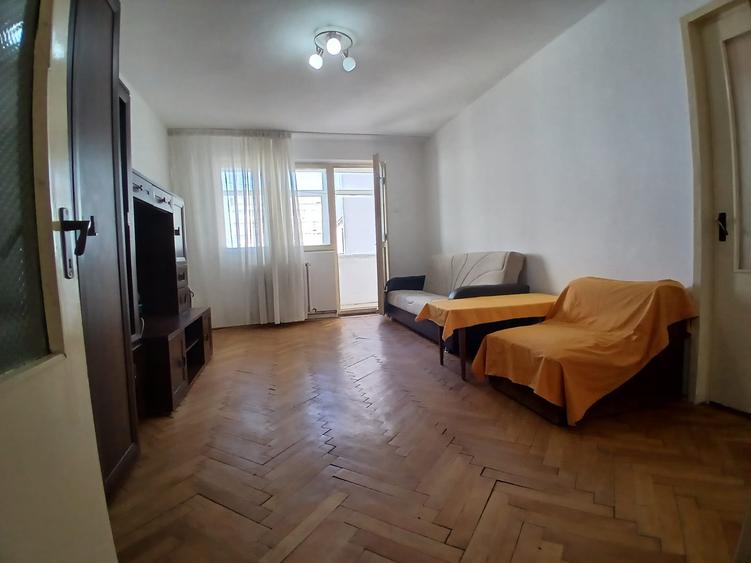 Apartament cu 2 camere decomandat in Podu Ros de inchiriat!