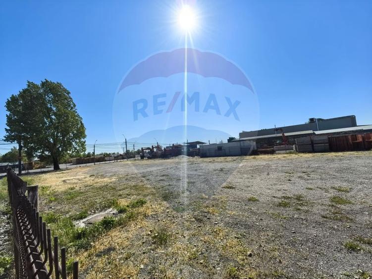 Teren de inchiriat – 3.000 mp la bulevard principal