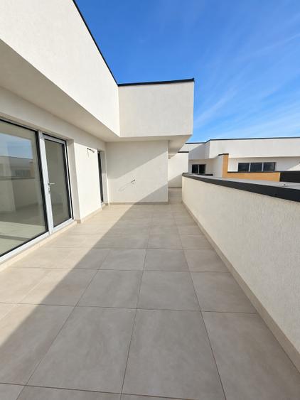 Duplex cu terasa de 73 mp | Vedere la piscina | Metrou Berceni 10 minute |