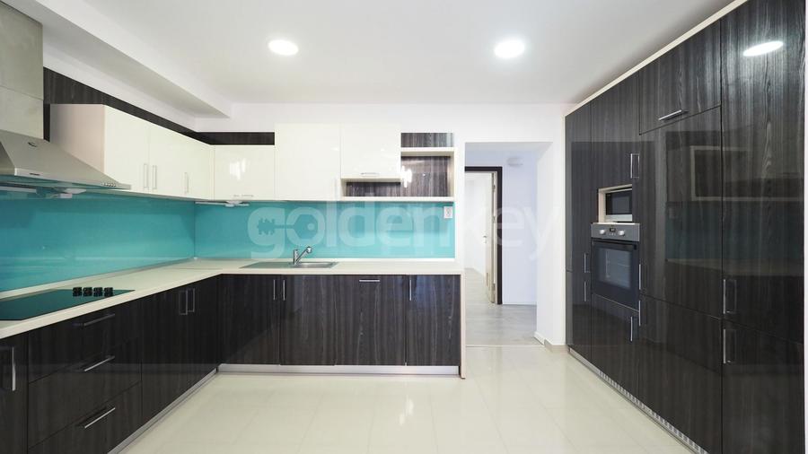 Vila insorita situata in complex langa Scolile Internationale