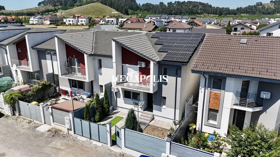 Casă înșiruita 4 camere | Panouri solare + Baterie de stocare