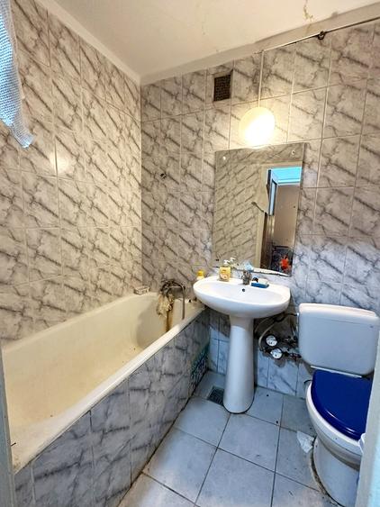 Apartament spatios cu 3 camere, intr-un bloc solid, la parter