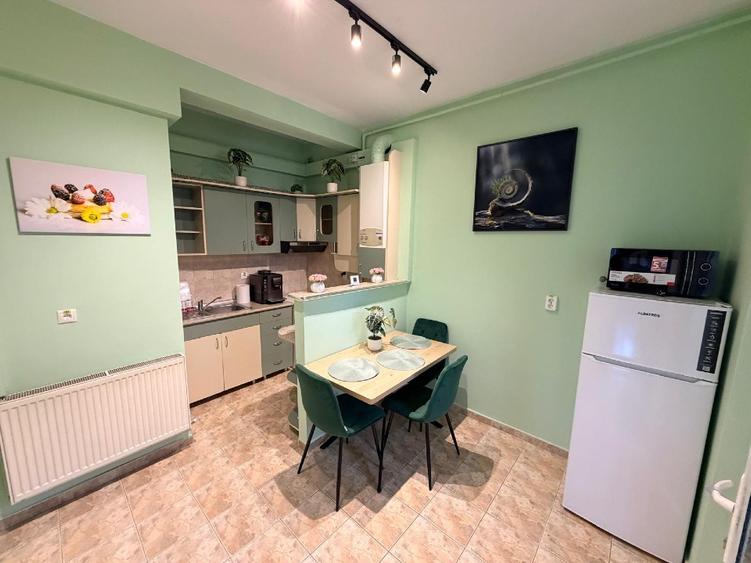 Inchiriez apartament in centru/strada traian!