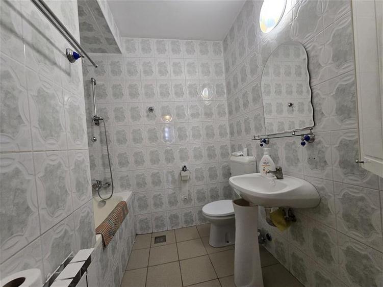 Vila versatila 7 camere + Garaj, Pivnita si Centrala Proprie, zona 1 Mai - Ion M