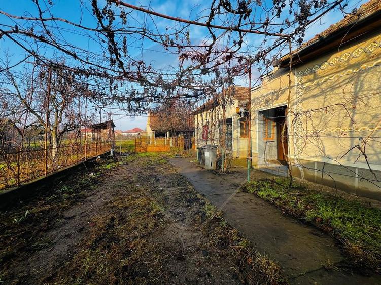 Casă 4 camere in Seitin 2144 teren