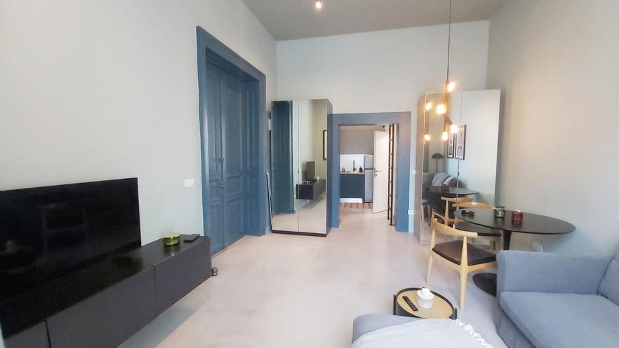 Vanzare garsoniera premium Piata Romana imobil  vila frumoasa fara risc seismic