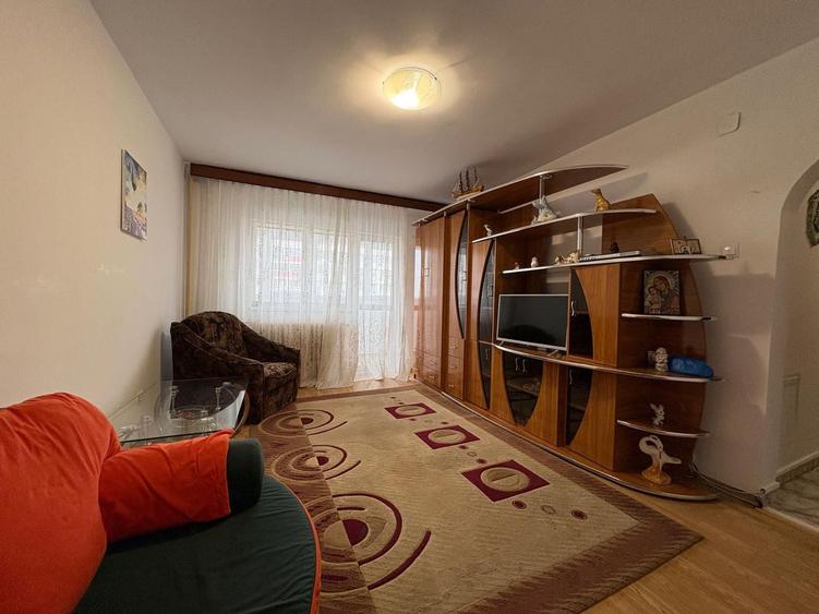 AP. 2 CAMERE P-TA SUDULUI, BLOC REABILITAT, BUCATARIE INCHISA,METROU