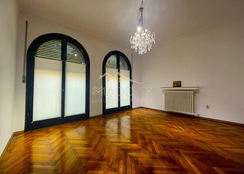 Apt. parter Piața Romană | 5 camere | Curte | 8 Locuri de Parcare