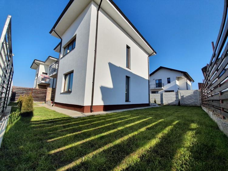 Casă 5 camere + mansardă, 3 băi, curte 480 mp, finisaje premium