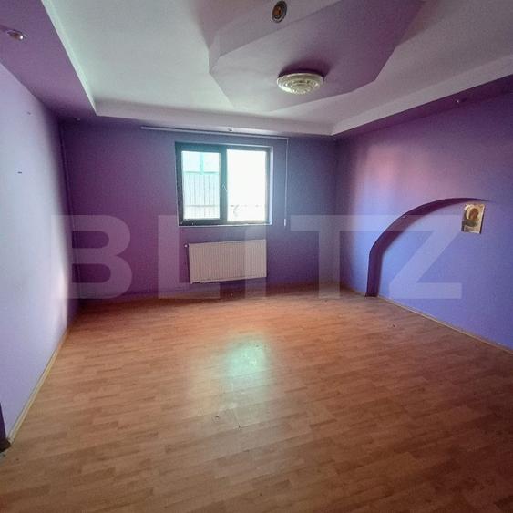 Casa cu 6 camere si garaj pretabil afacere zona Malu Rosu