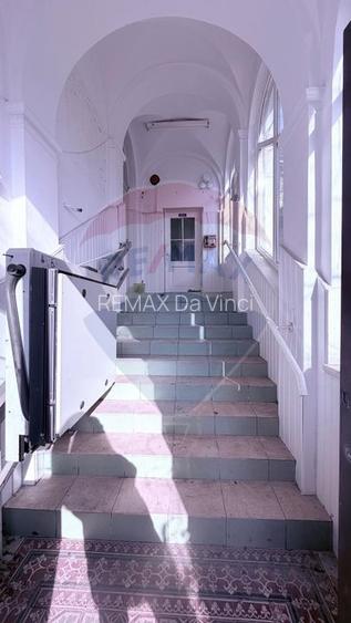 Clădire multifuncțională / Hotel/ Spital/ Renovare in curs - 4