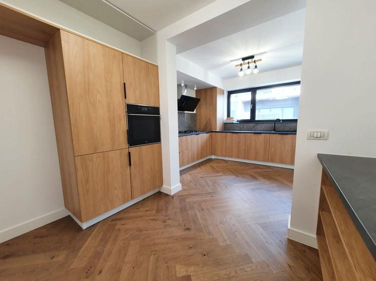Penthouse tip duplex cu 5 camere, Jandarmeriei langa padure, 3 parcari incluse