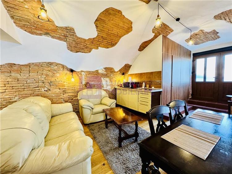 Garsoniera tip studio de inchiriat | ultracentral | renovata | 42 mp