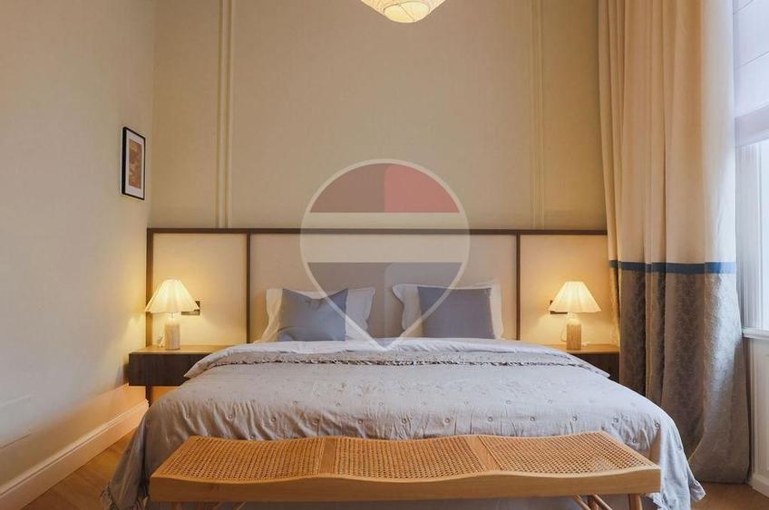 De vânzare apartament cu 3 camere, 2 băi, restaurat integral - Central