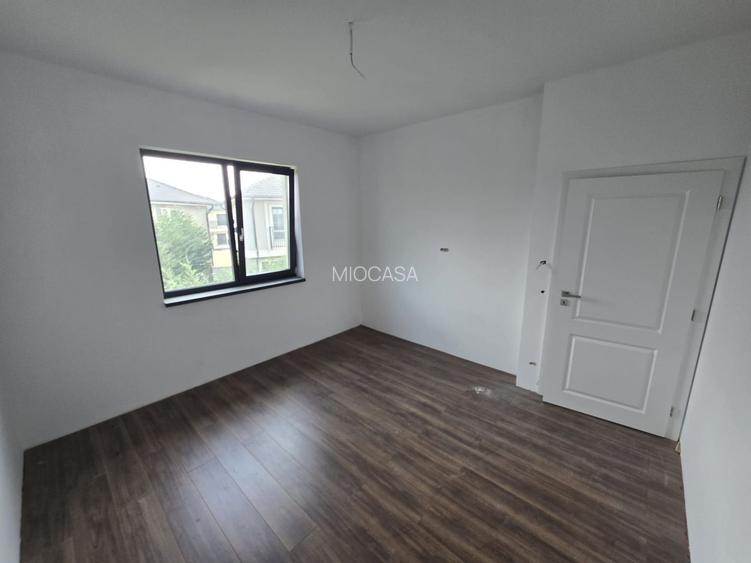 Complex rezidential nou. 4 Camere. 2 Bai. Curte. - 10