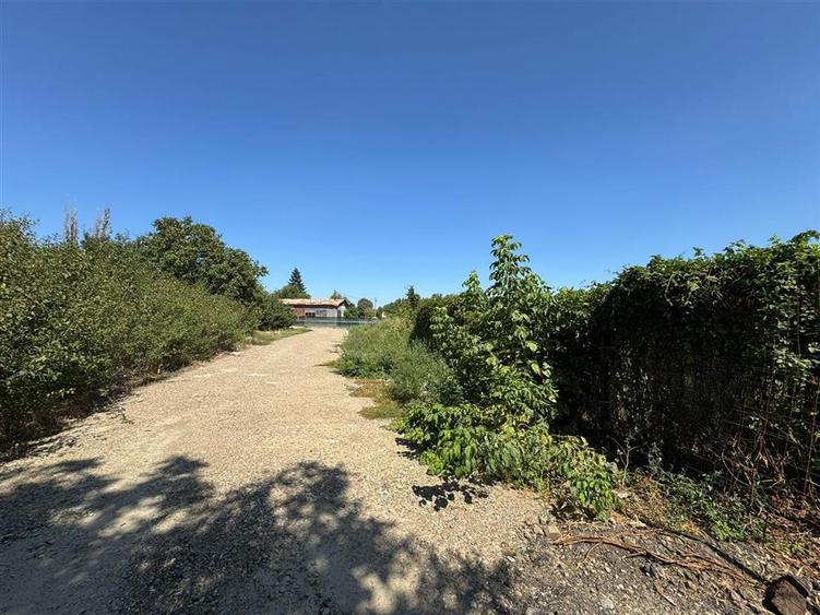 Teren 1.100mp intravilan curti constructii de vanzare in zona COMAT