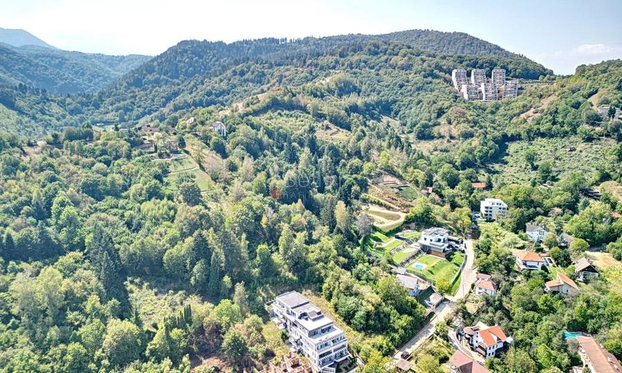 Teren intravilan zona Schei