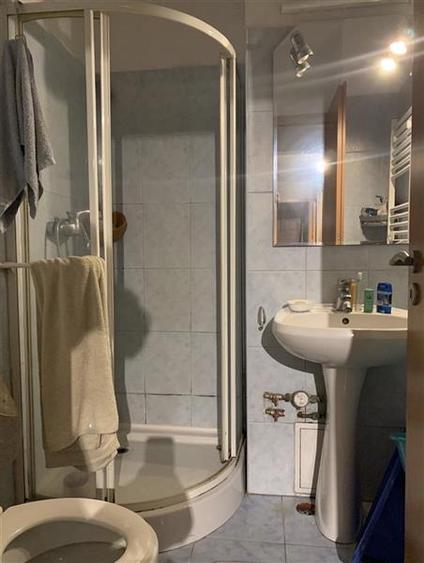 Decomandat la etaj 2, model mare linga Shopping City