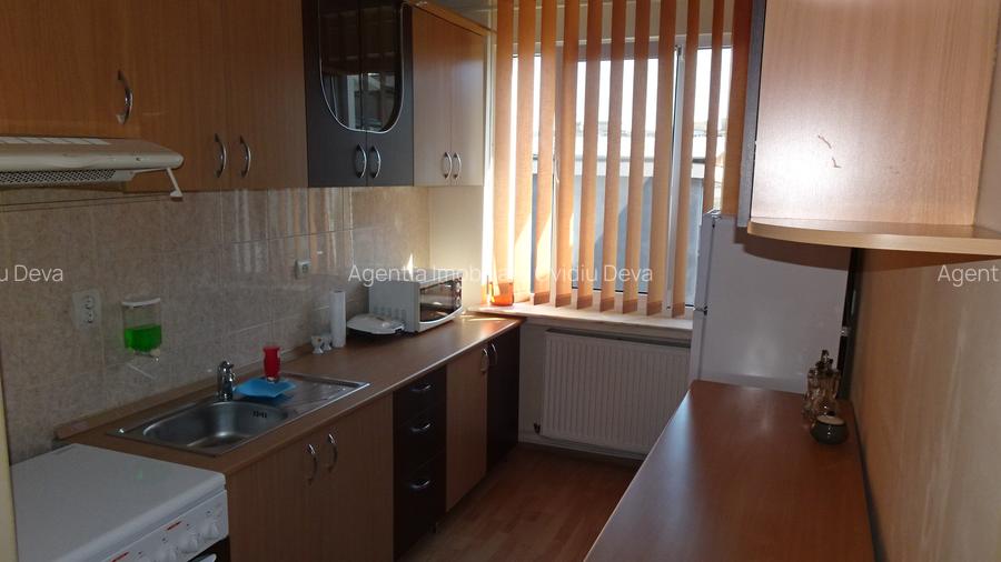 Inchiriez, apartament cu 2 camere in Deva, zona ultracentrala (Casa de Cultura) - 2