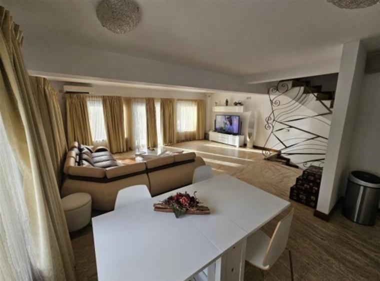 Casa de lux cu 4 camere garaj in zona Tilisca